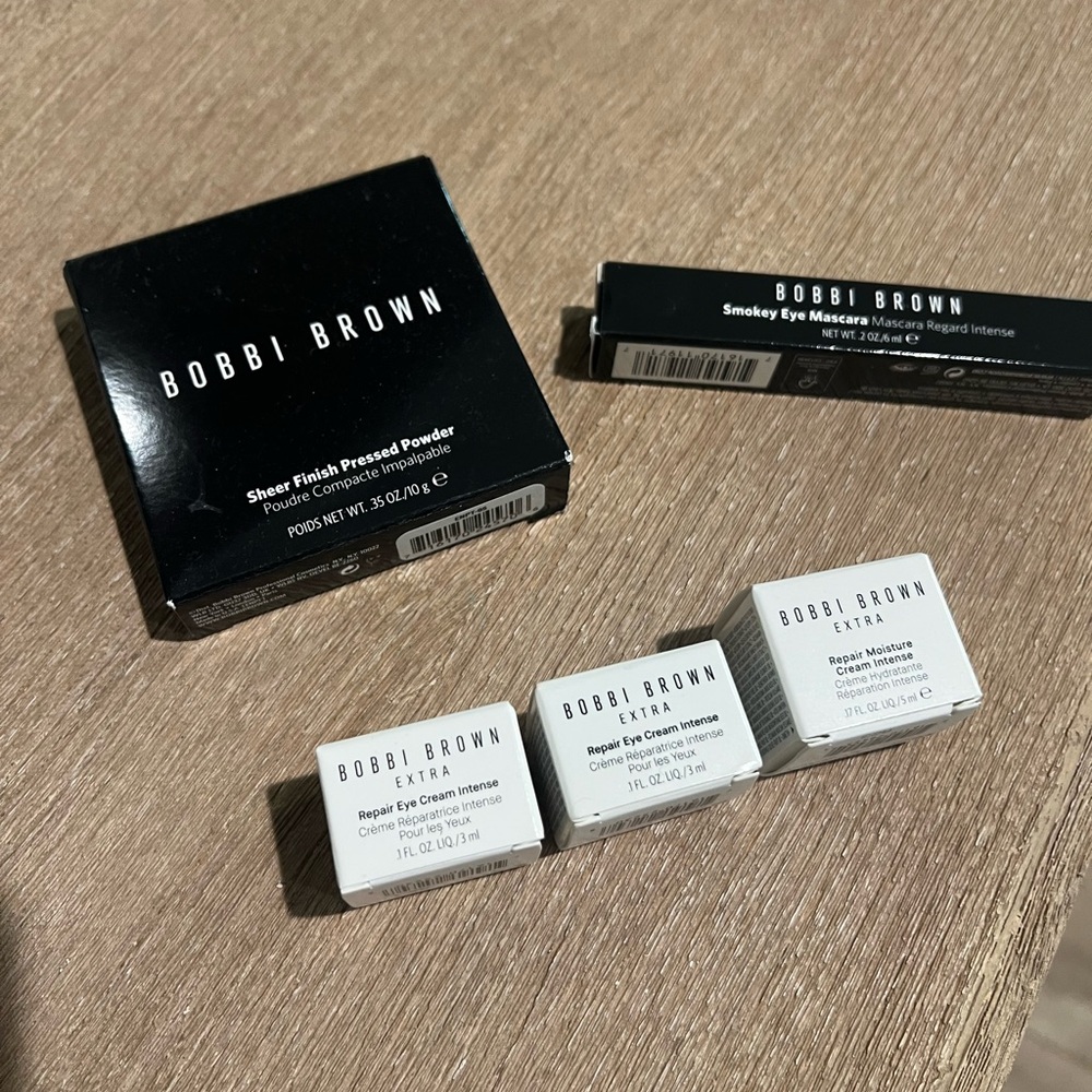 Bobbi Brown Sheer Finish Pressed Powder and Eye Care Set - Black